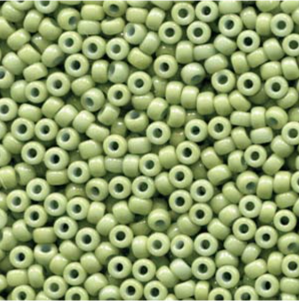 RC8-4473 Duracoat Op Dyed Spring Green Size 8 Seed Beads