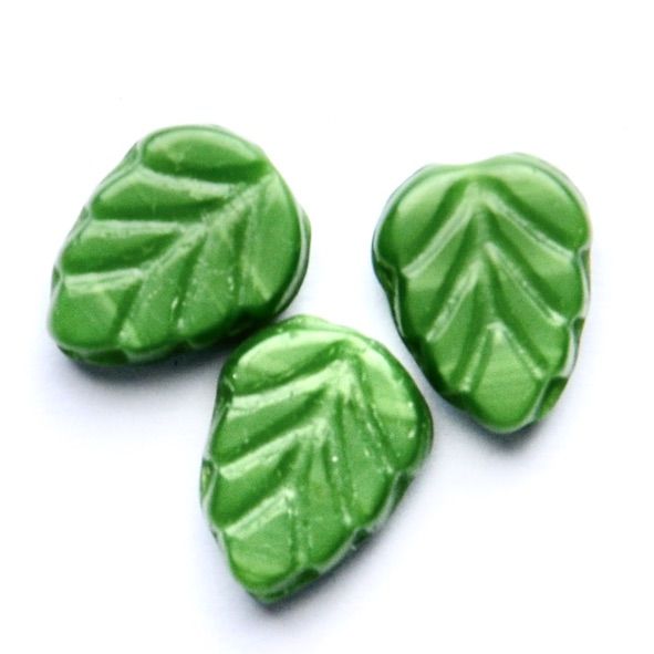 GL1048 12x9mm Emerald Leaf Bead
