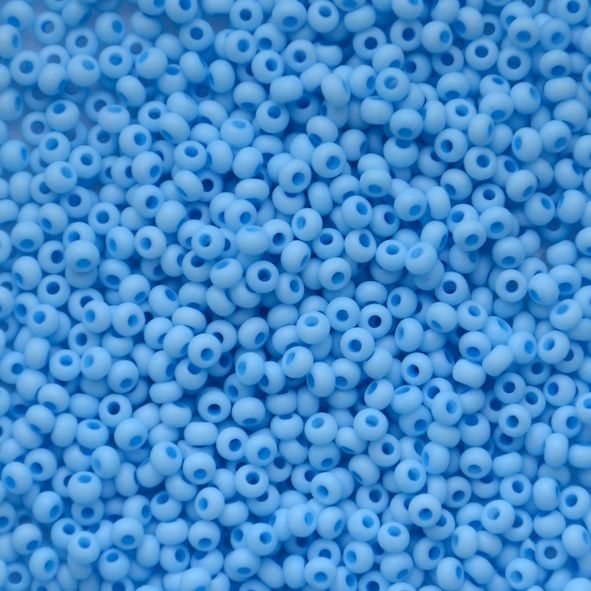 RC445 Porcelain Pale Blue Size 10 Seed Beads