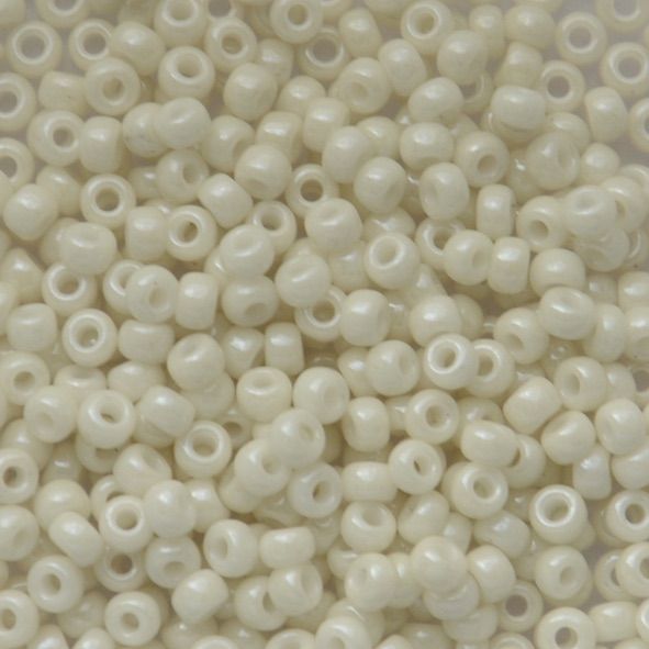 RC8-0600 Matt Op Limestone Lustre Size 8 Seed Beads