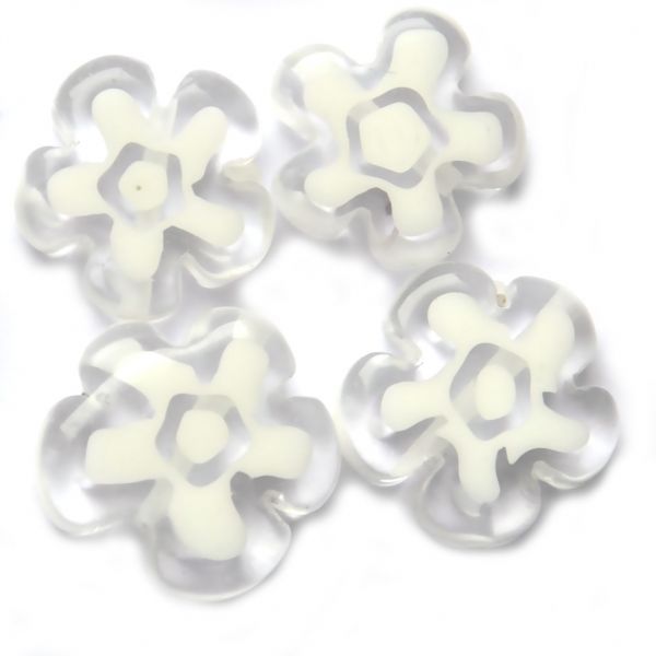 GL2972 12mm white flower shaped beads