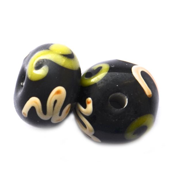 GL6578 Green and Ochre Squiggle on Black Beads
