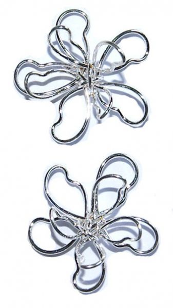 MB845 22x20mm Silver Wire Flower