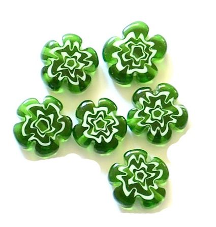 GL2983 12mm Green and white flower shaped beads