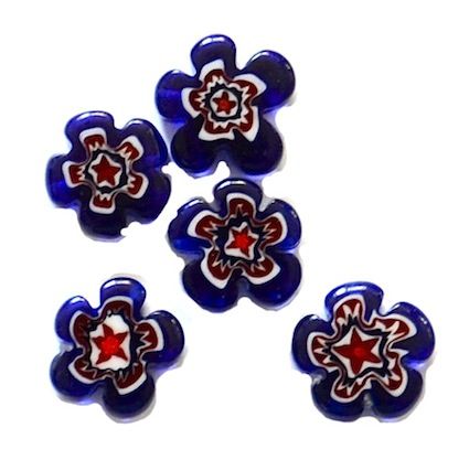 GL2986 12mm Blue and white flower shaped beads