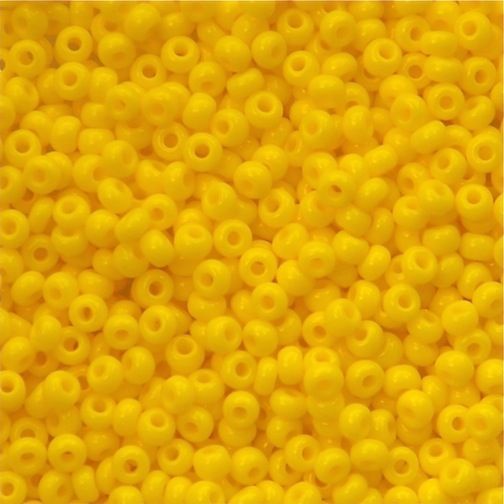 RC116 Chalk Yellow Size 10 Seed Beads
