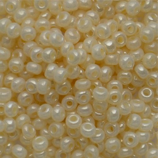 RC258 Mid Cream Pearl Size 8 Seed Beads