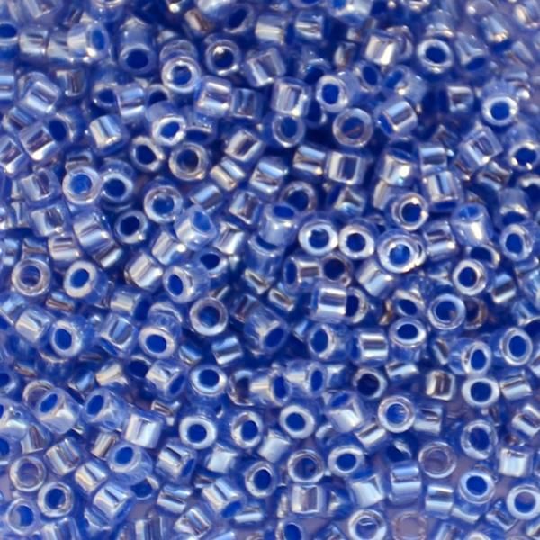 DB0243 Lined Crystal/Medium Blue Lustre Delica