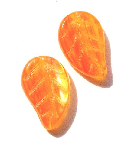 GL1119 11x7mm Orange Marl Leaf