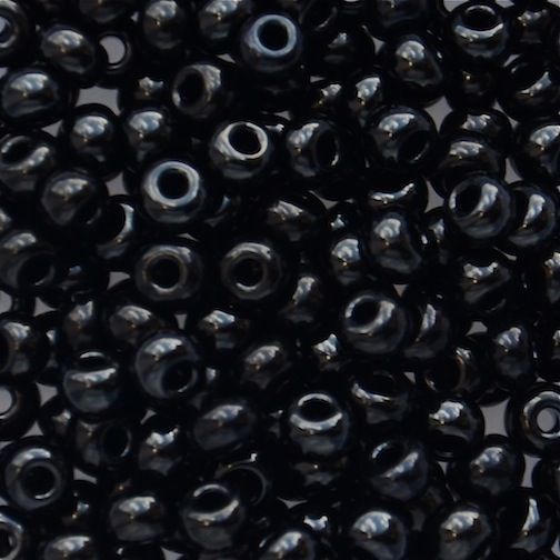 RC746 Op Chalk Black Size 6 Seed Beads