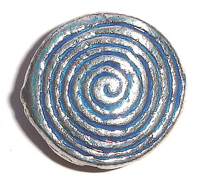 MB080 20mm metal disc with spiral and capri blue decoration