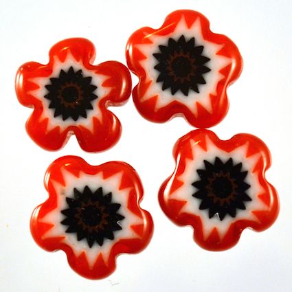 GL2975 12mm red white and black flower shaped beads