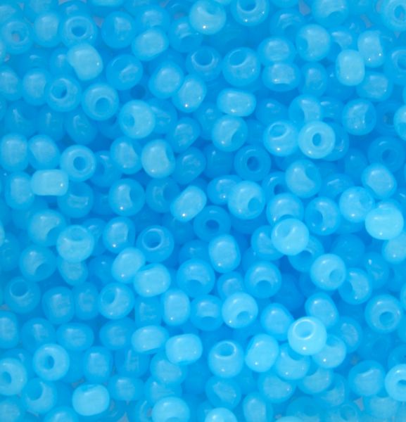 RC514 Alabaster Turquoise Size 8 Seed Beads