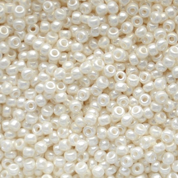 RC8-0592 Ant Ivory Pearl Size 8 Seed Beads