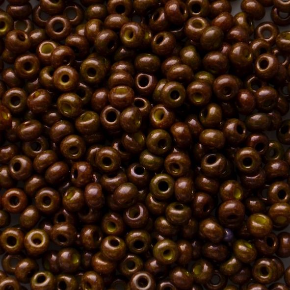RC909 Lustre Chocolate Size 8 Seed Beads