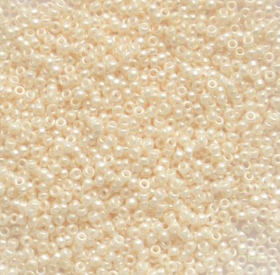 15-0592 Ant Ivory Pearl Size 15 Seed Beads