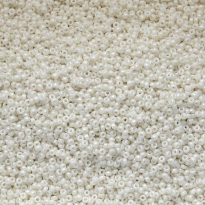 15-0600 Matt Op Limestone Lustre Size 15 Seed Beads