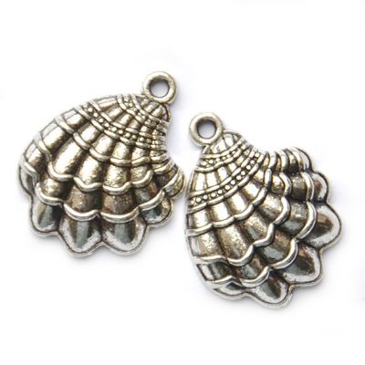 MB954 Scallop Shell Charm