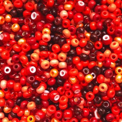 MX509 Winter Berry Red Size 8 Seed Bead Mix