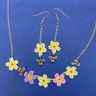 Primroses and Bees Necklace and Earrings Kit