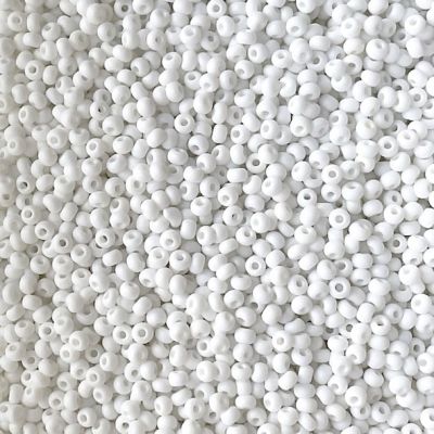RC058 Marshmallow White size 10 seed bead