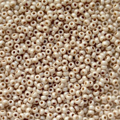 RC075 Latte Pearl Size 10 Seed Beads