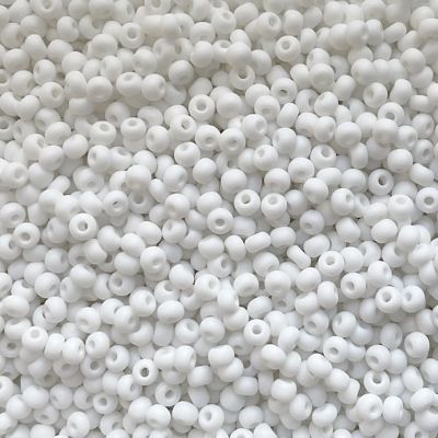 RC087 Marshmallow White size 8 Seed Beads