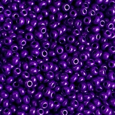 RC343 Terra Matt Purple size 8 seed beads