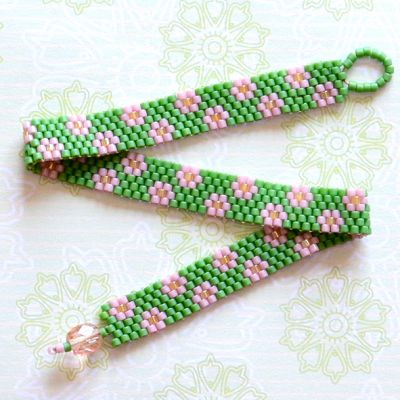 Summer Lawn Bracelet – Pink Daisies on Green