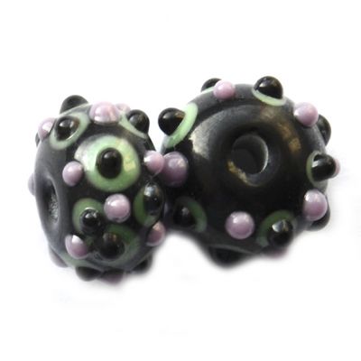 GL6582 Green and Lilac Dot Beads