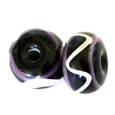 GL6685 White and Purple on Black Bead