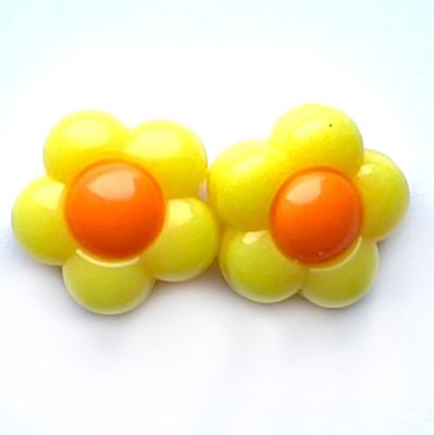 PB202 16mm Yellow and Orange Acrylic Flower Bead