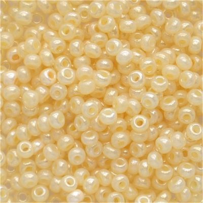 RC061 Cream Pearl Size 8 Seed Beads