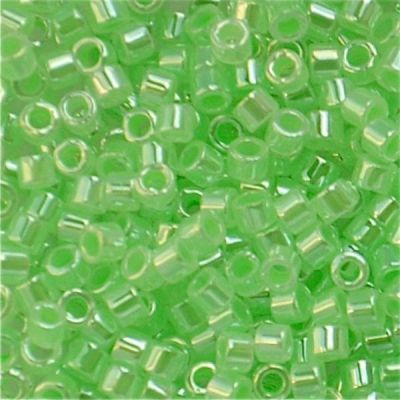 DB0237 Lined Crystal/Light Green Delica