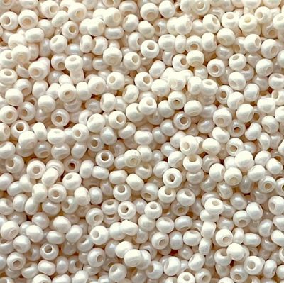 RC004 Pearl Cream Size 10 Seed Beads