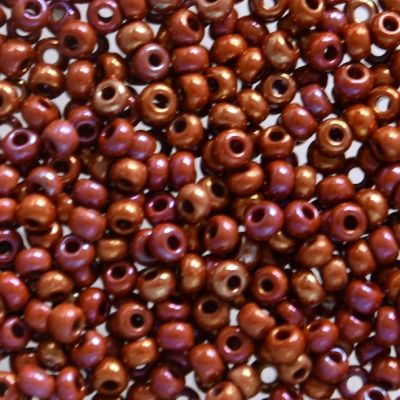 RC1115 Chalk Garnet AB Size 8 Seed Beads