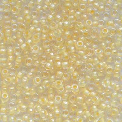 RC157 Pale Lemon Lined Crystal Size 8 Seed Beads