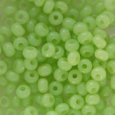 RC606 Alabaster Leaf Green Size 6 Seed Beads