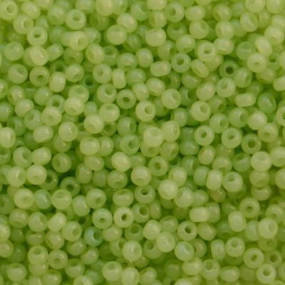 RC676 Alabaster Leaf Green Size 10 Seed Beads