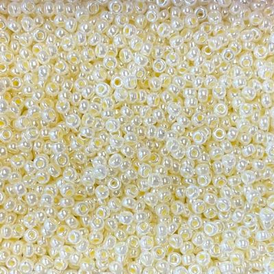 RC8-0527 Butter Cream Ceylon Size 8 Seed Beads