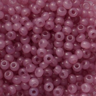 RC879 Alabaster Old Rose Size 8 Seed Beads